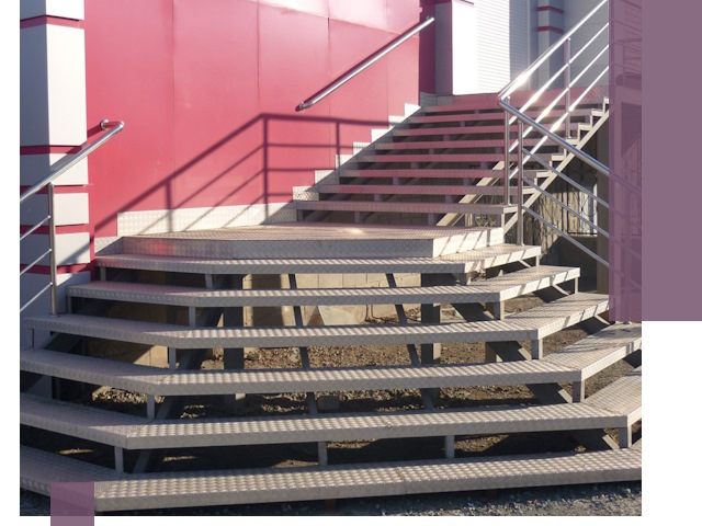 Лестницы для магазина в Арзамасе — изготовление и монтаж