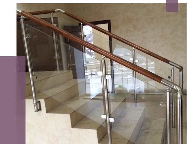 Комбинированные перила из металла и дерева в Арзамасе