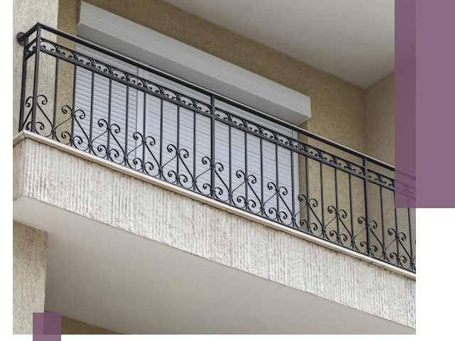 Балконные ограждения из металла и стекла в Арзамасе для домов