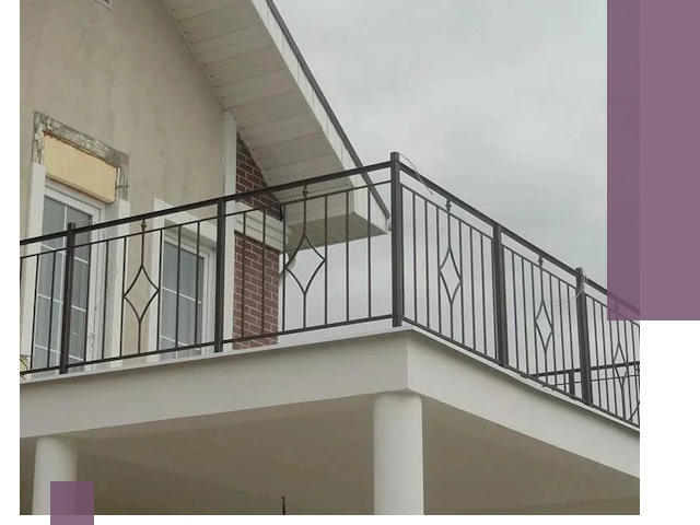 Изготовление балконных ограждений в Арзамасе из металла и стекла